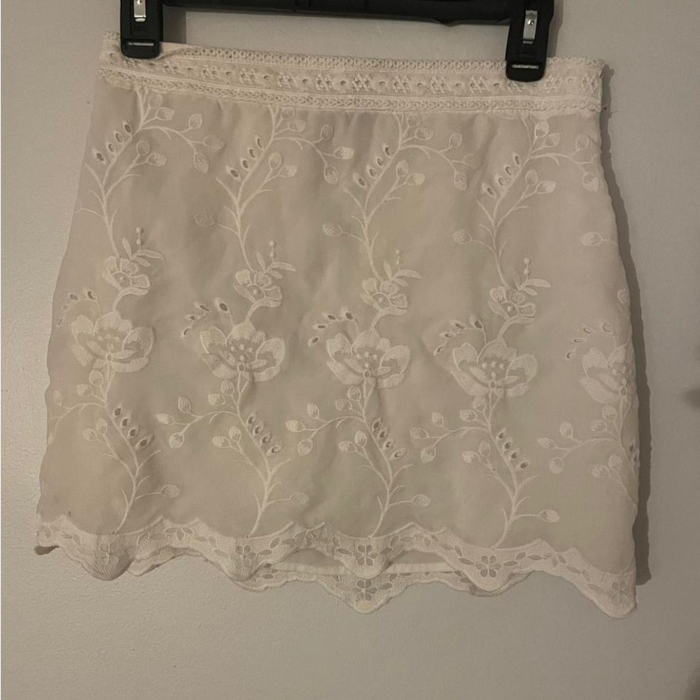 No tag fit like medium white  embroidered floral white skirt